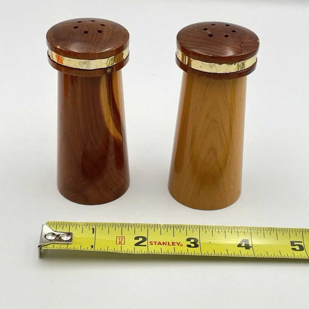 Vintage 1960s Wooden Salt‎ & Pepper Shakers Cleveland Hopkins Airport Ohio